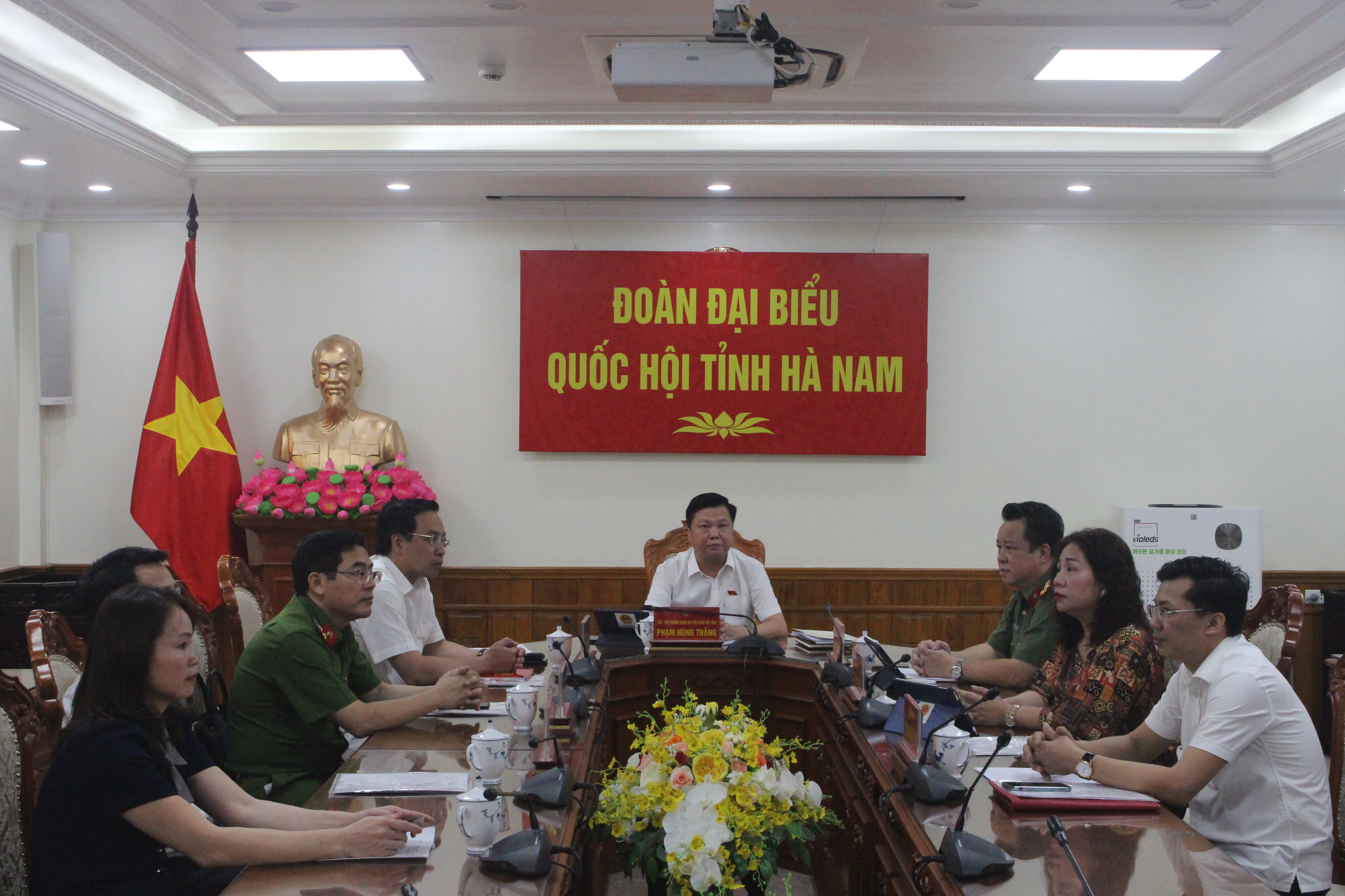 Đoàn đại biểu Quốc hội tỉnh Hà Nam dự phiên chất vấn thuộc nhóm vấn đề thuộc lĩnh, vực trách nhiệm của Bộ Công an tại phiên họp thứ 14 của Ủy ban Thường vụ Quốc hội.