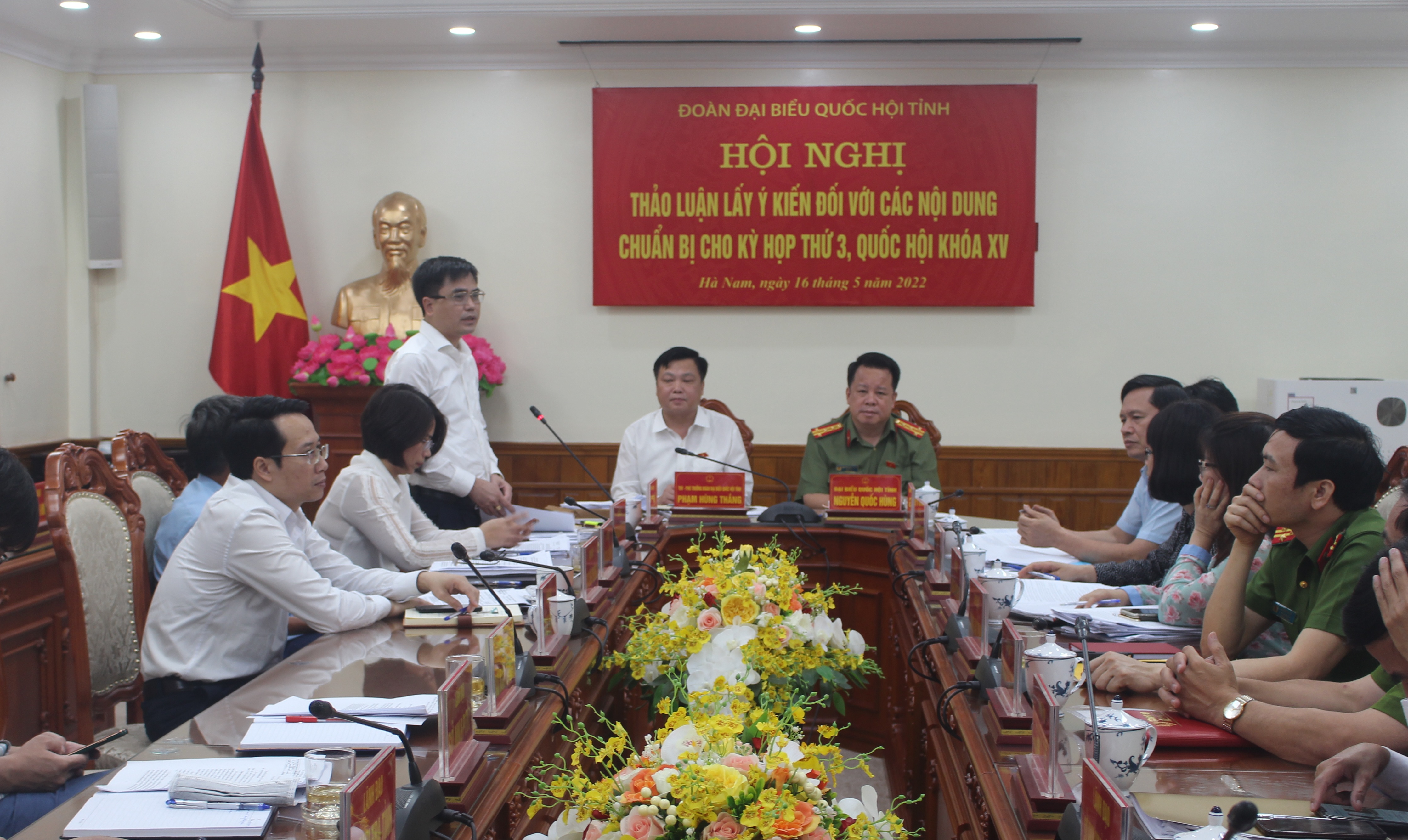 a hoang-hn lay y kien ky 3.JPG