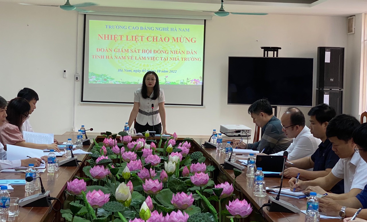 c ngan-vh-truong cd nghe.jpg